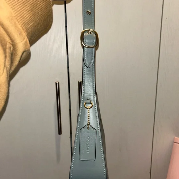 Coach Sage Eliza Shoulder Bag with zipper closure - Picture 5 of 7